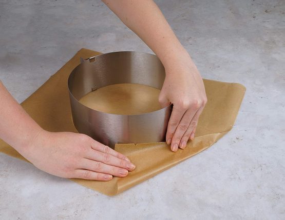 Dr. Oetker Adjustable Cake Ring - Diameter 16-30 cm - Perfect for Layered Cakes - Two Handles for Removing - Colour: Silver - Quantity: 1 - Image 2