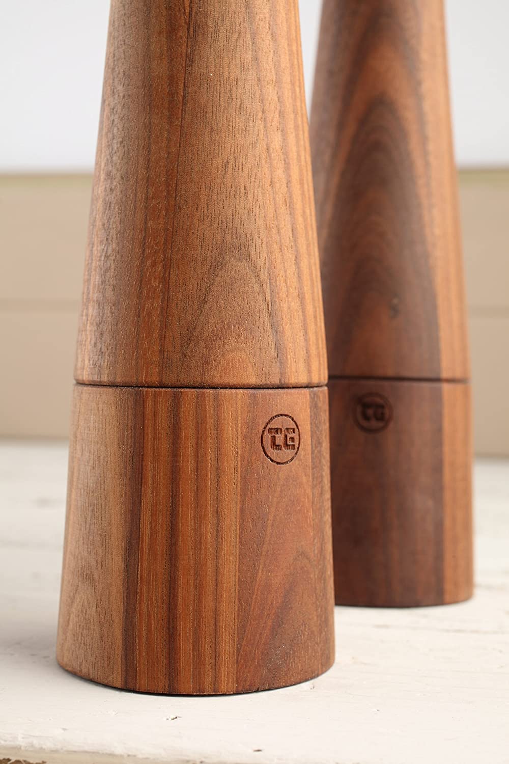 T&G CrushGrind Oblique Black Walnut Pepper Mill, 20.5 cm BigaMart