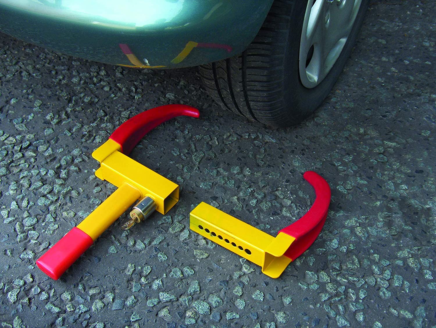 Streetwize, Heavy Duty Vehicle Clamps, Car/Van/Caravan, Supplied with 3 Keys, available in a Yellow/Red Colourway - Image 2