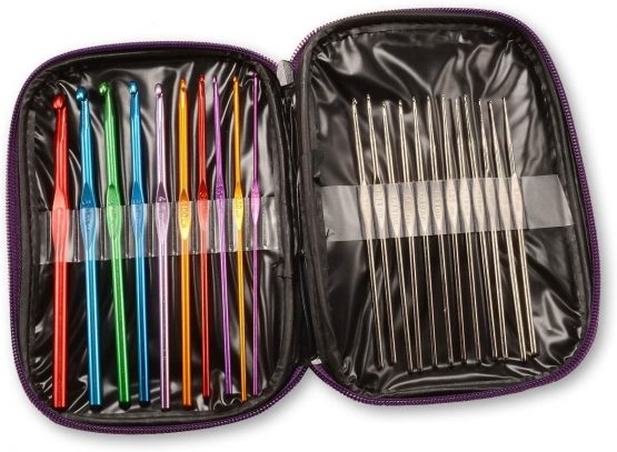 AKORD Pack Of 22 Sizes Multi-colour Aluminium & Steel Crochet Hooks Needles Yarn Weave Knit Craft Set In Case