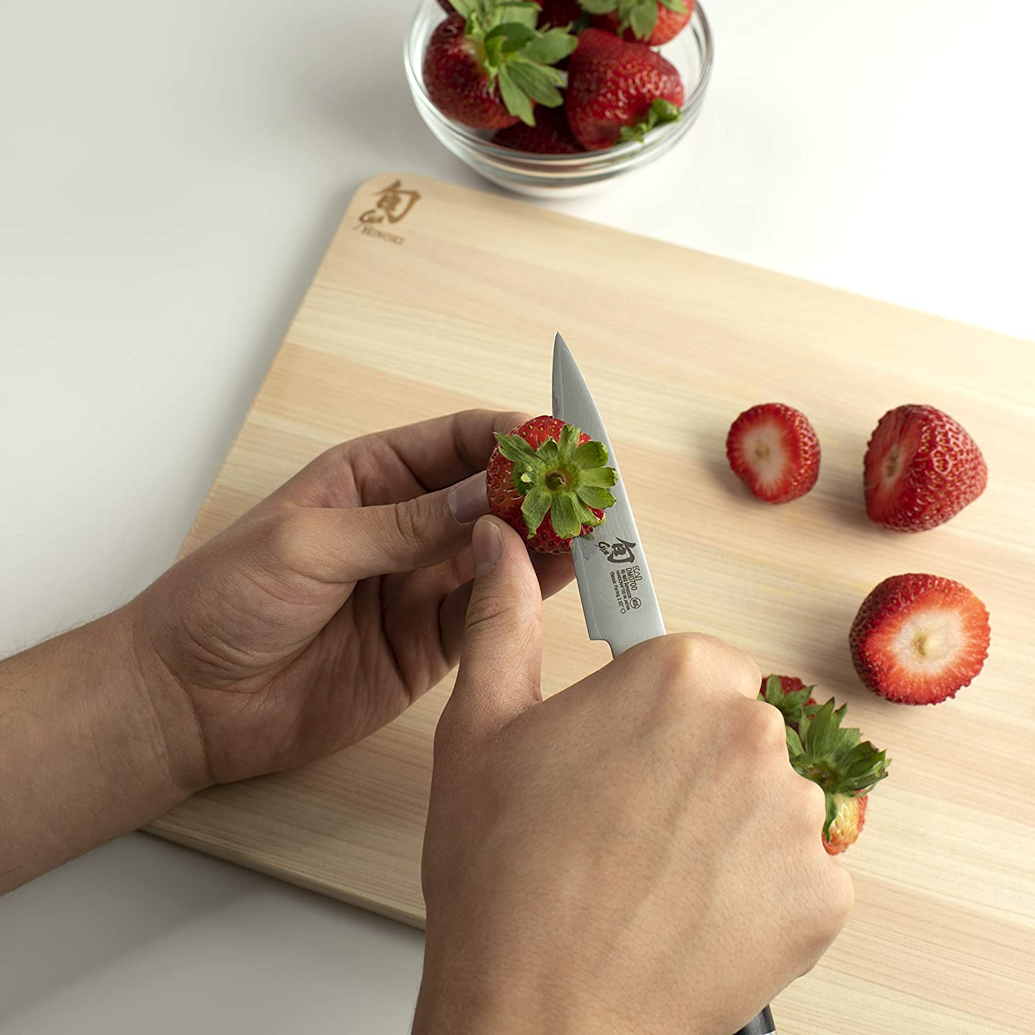 Shun DM0700 Classic 3-1/2-Inch Paring Knife, Black, 9 cm - Image 3