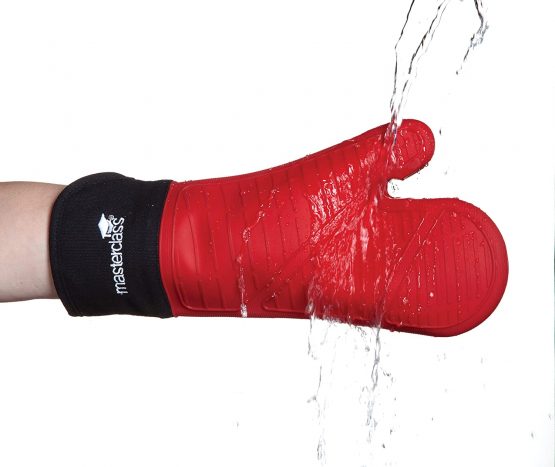 KitchenCraft MasterClass Heat and Water Resistant Oven Glove, Silicone/Cotton, Black/Red - Image 4