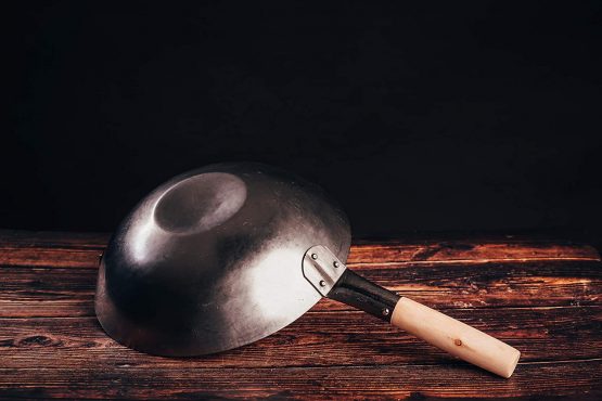 pasoli Wok | Flat Bottom | for The Stove (Including Induction) | 30 cm Diameter | Traditional Hand-Hammered Carbon Steel Wok | Wooden Handle | Natural Non-Stick Surface - Image 4