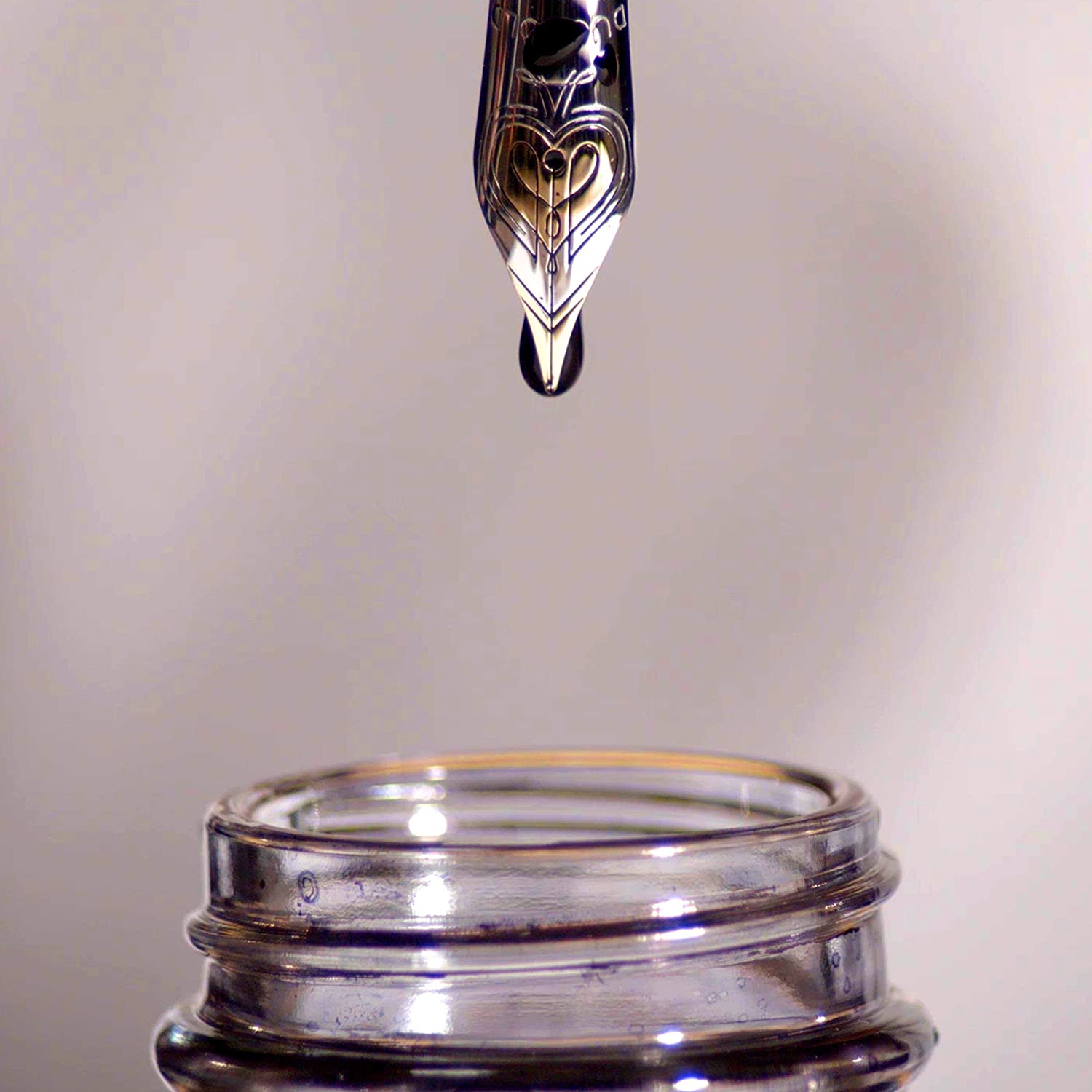 Parker Fountain Pen Ink Bottle, Washable blue, 57 ml - Image 4