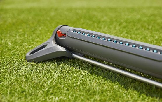 GARDENA Oscillating Sprinkler AquaZoom S: Sprinkler for irrigating areas of 9 -max. 150 m², range 3 -max. 15 m, range 3 -max. 10 m, integrated metal filter (18710-20) - Image 4