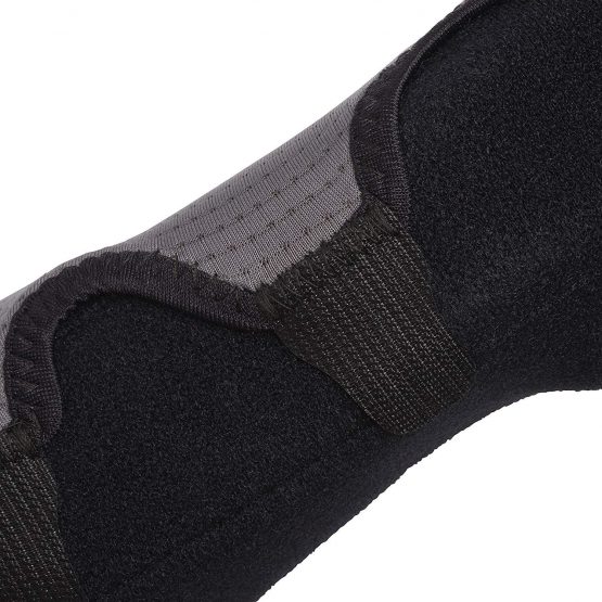 FUTURO Comfort Stabilizing Wrist Brace - Stabilizes and supports sore, weak or injured wrist - Adjustable - Image 4