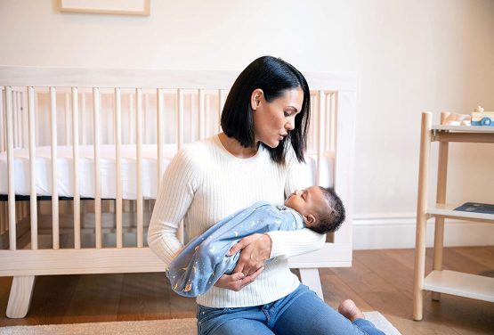 Ergobaby Ergonomic Baby Swaddle Wrap for Newborns, with Hip Positioner & Arm Pouches, 100% Breathable Cotton, Stellar - Image 4
