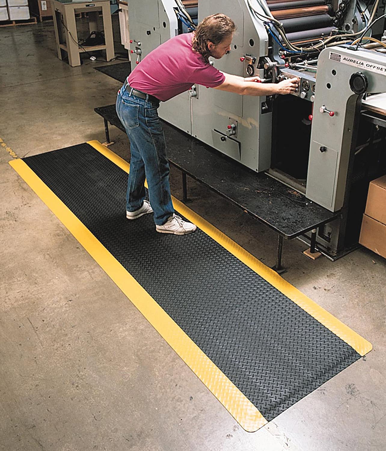 Wearwell 414.1516x3x5BYL UltraSoft Diamond-Plate Anti-Fatigue Mat, Heavy Duty, 91 cm x 152 cm, Black/Yellow - Image 4