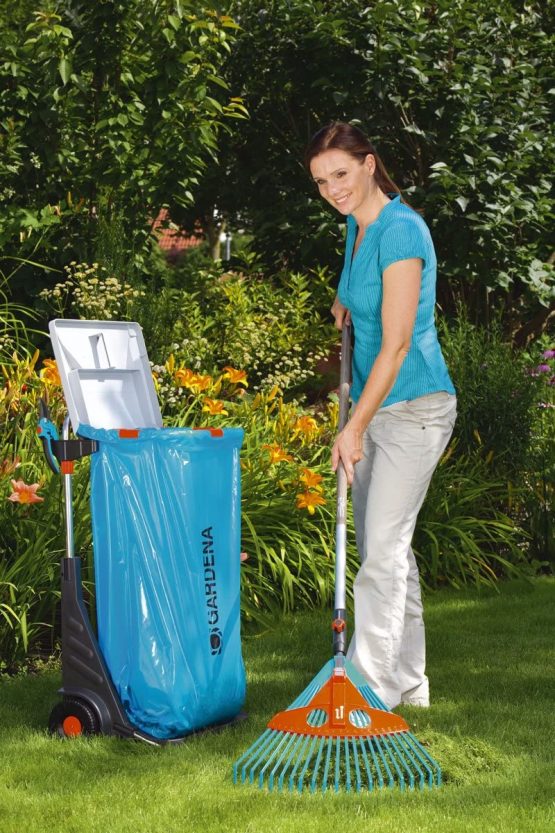 Gardena Mobil: versatile trolley for the garden, with an integrated hand truck, lawn gentle wheels, with lid and garbage bag (232-20) - Image 2