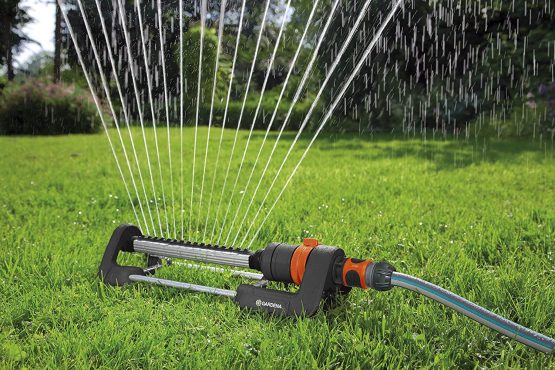 Gardena Aqua M Rectangular Sprinkler: Lawn Sprinkler for Watering Areas of 110-250 m², Range 8-18 m, Spread Maximum14 m, Built-in Metal Filter (18702-20) - Image 2