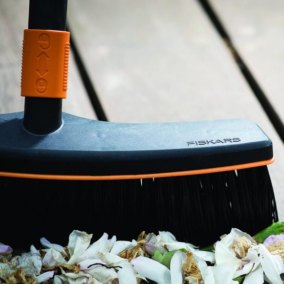 Fiskars Street Broom, Broom Head, Width: 38 cm, Plastic Bristles, Black/Orange, QuikFit, 1001416 - Image 4