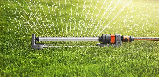 Gardena Aqua L Rectangular Sprinkler: Lawn Sprinkler for Watering Areas of 120-280 m², Range 8-16 m, Spread Maximum16 m, Built-in Metal Filter (18704-20) - Image 3