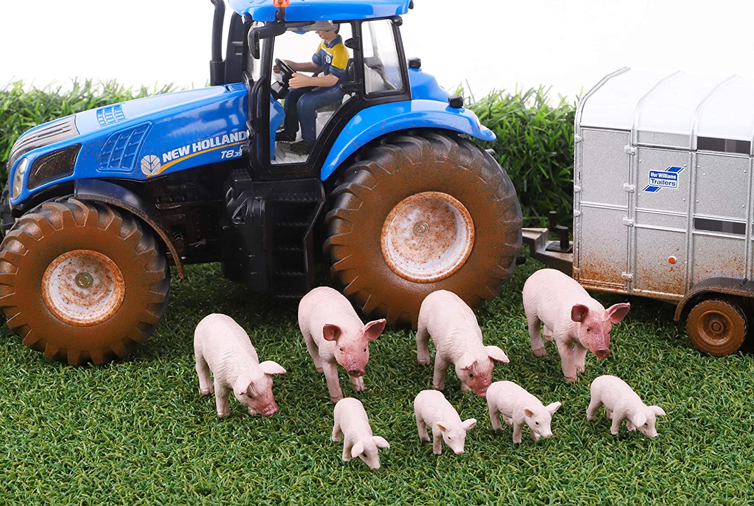 Toyland® Pack of 8 1:32 Scale Large White Pigs & Piglets Animal Figures - The Farm Collection - Collectable Animal Figures - Image 2