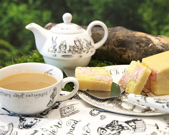 V&A Alice in Wonderland Tea for One Teapot and Cup Set in Gift Box, Fine China, White, 250 ml - Image 3