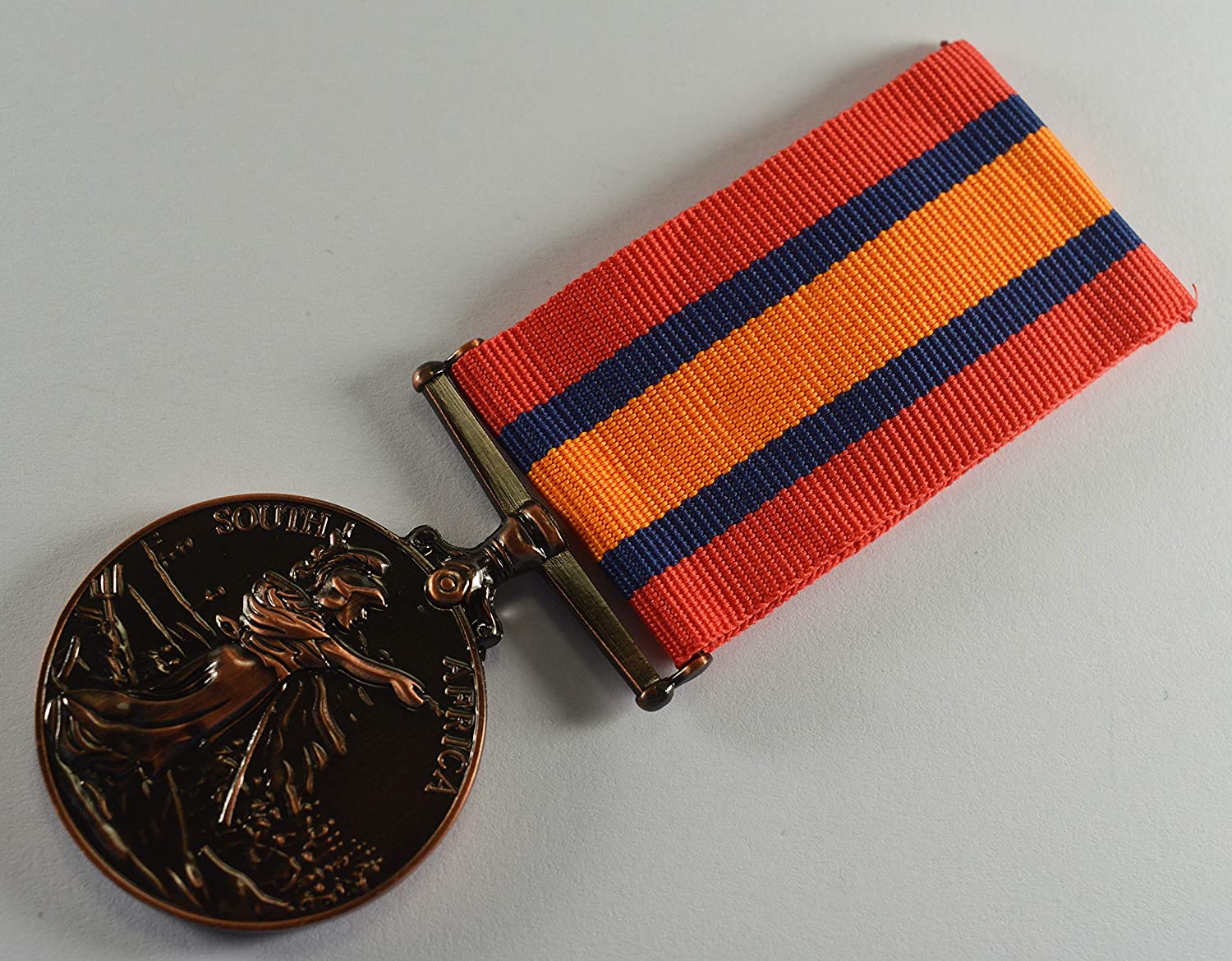 The Commemorative Coin Company Queen's South Africa War Medal Replica in Bronze. Victoria, Second Boer War - Image 4