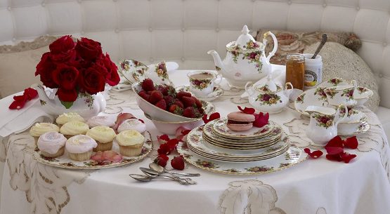 Royal Albert Old Country Roses Teapot M/S 0.8Ltr White, Bone China - Image 2