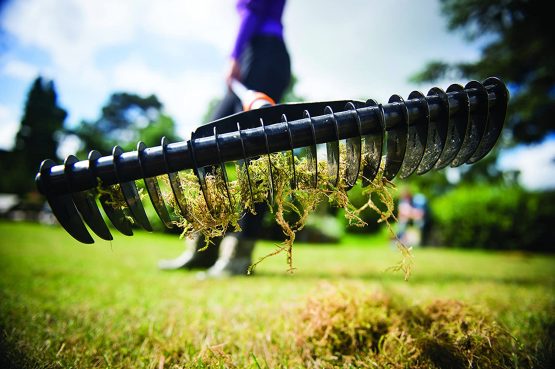 Fiskars QuikFit Aerator Rake, Tool Head, Width: 37 cm, Black/Orange, 1000655 - Image 3