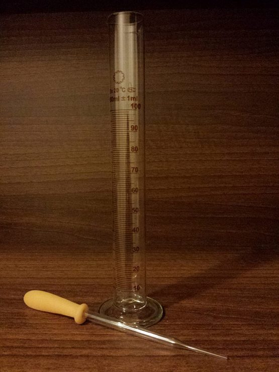 GLASS MEASURING CYLINDER (GRADUATED BOROSILICATE GLASS) 100ML