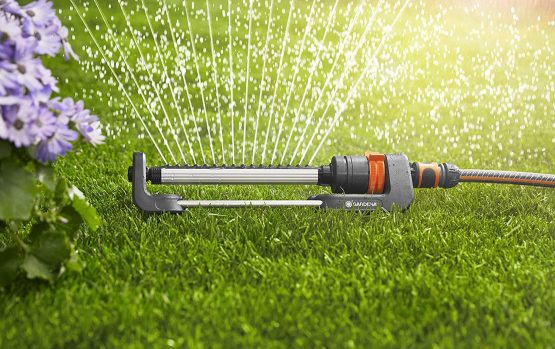 Gardena Aqua M Rectangular Sprinkler: Lawn Sprinkler for Watering Areas of 110-250 m², Range 8-18 m, Spread Maximum14 m, Built-in Metal Filter (18702-20) - Image 4