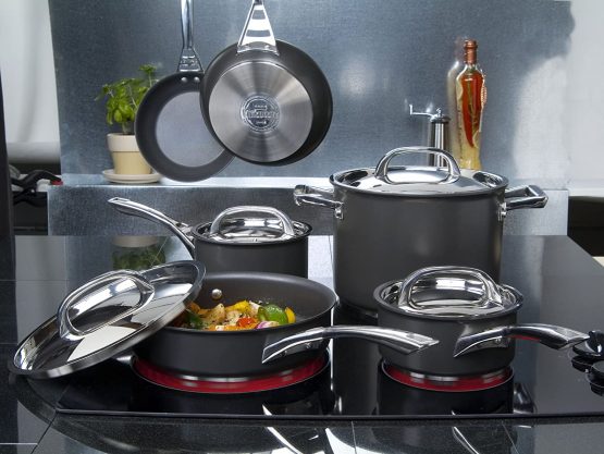 Circulon 80678 Infinite Saucepans and Frypans Set of 5 – Lifetime Guarantee – Non-Stick - stainless steel lids - Hard Anodized Aluminium Cookware, Black - Image 4