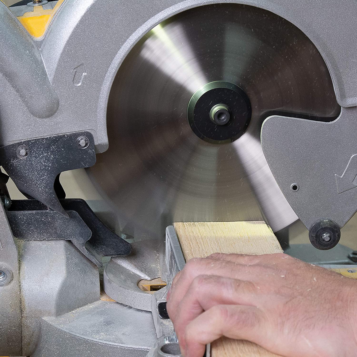 Trend Aluminium & Plastic Circular Saw Blade, 215mm Diameter, 30mm Bore, 64 Teeth, 2.8mm Kerf, -6° Hook, TCT - Image 2