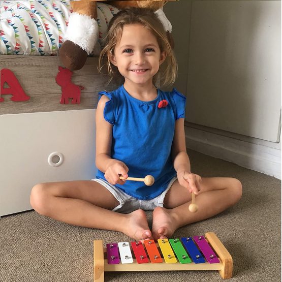 SCHMETTERLINE Xylophone for children made of wood - Harmonious xylophone with music book and wooden mallets - Musical instrument from 3 years - Image 4