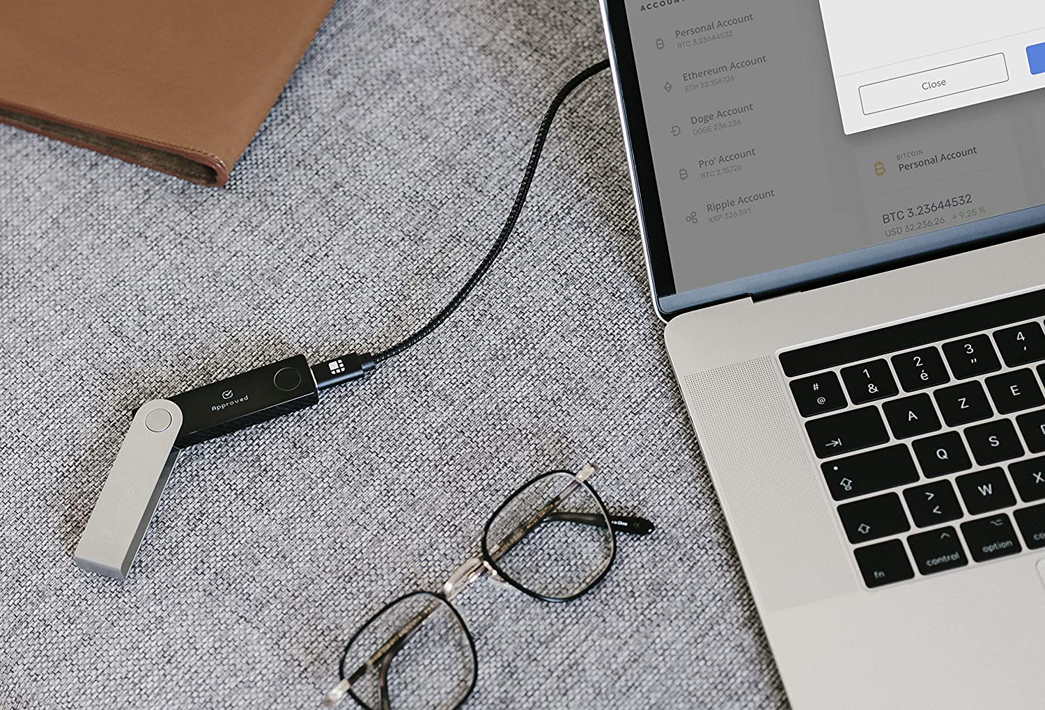 Ledger Nano X crypto wallet signer - Securely manage all your crypto assets with this Bluetooth enabled classic - Onyx Black - Image 4