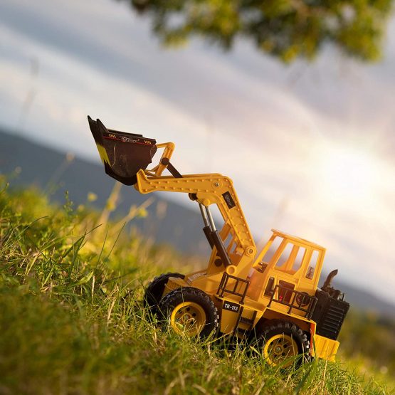 Top Race Remote Control RC Construction Bulldozer Toy Tractor Truck Front Loader Excavator Vehicle 5 Channel Full Functional Radio Controlled Toys Digger for Kids Boys Ages 3+ Lights & Sounds Tr-113, Orangeyellow - Image 4