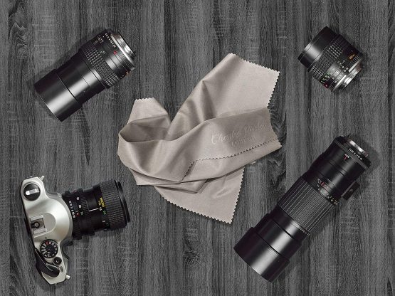 Extra Large Microfibre Cleaning Cloths for Cleaning Camera Lens and TV Screens - 5 Pack of Glasses Cleaner E Cloth – Washable, Non-Scratch, Smudge- and Lint-Free Microfibre Cloths (30cm x 30cm) - Image 2