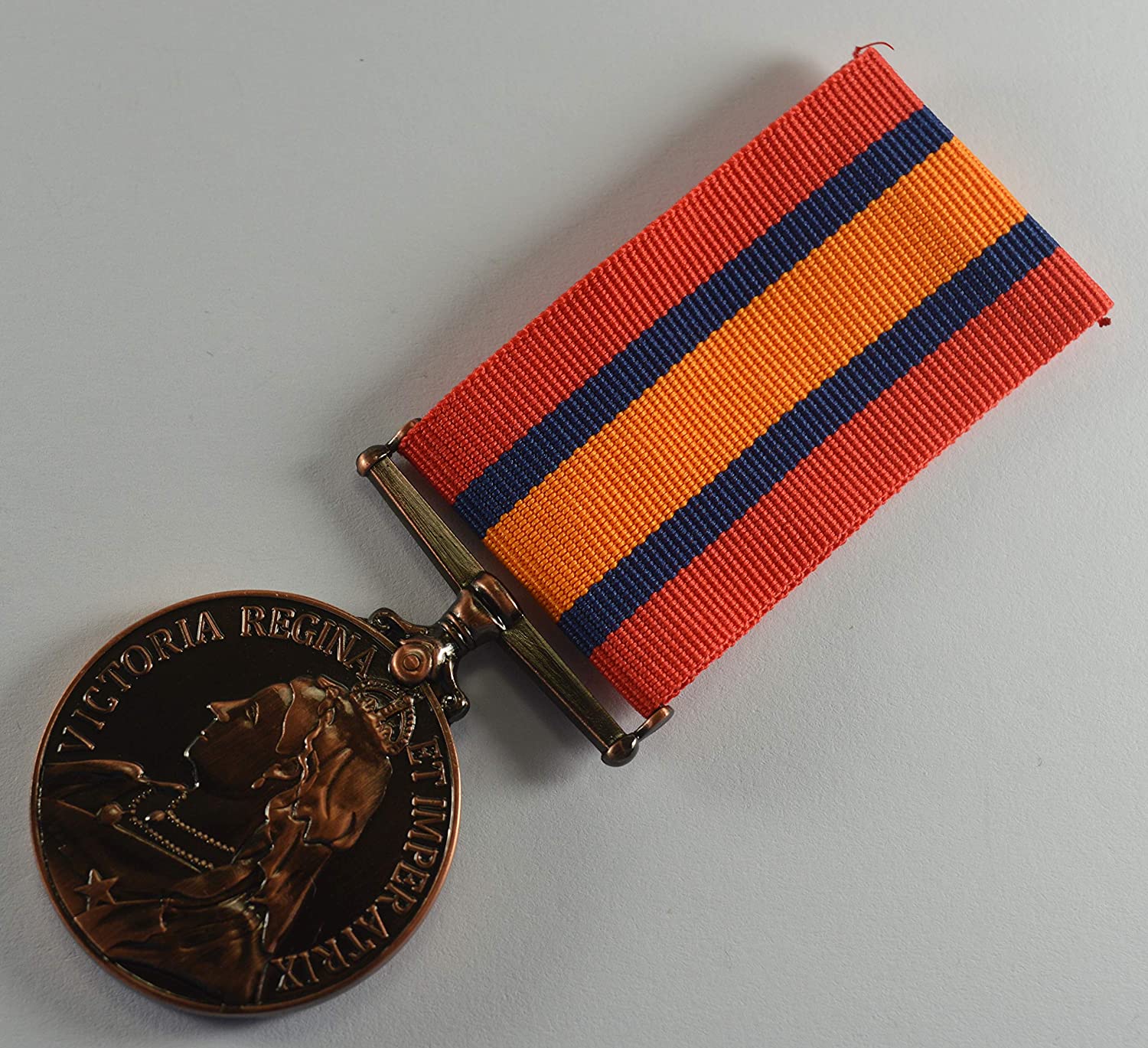The Commemorative Coin Company Queen's South Africa War Medal Replica in Bronze. Victoria, Second Boer War - Image 2