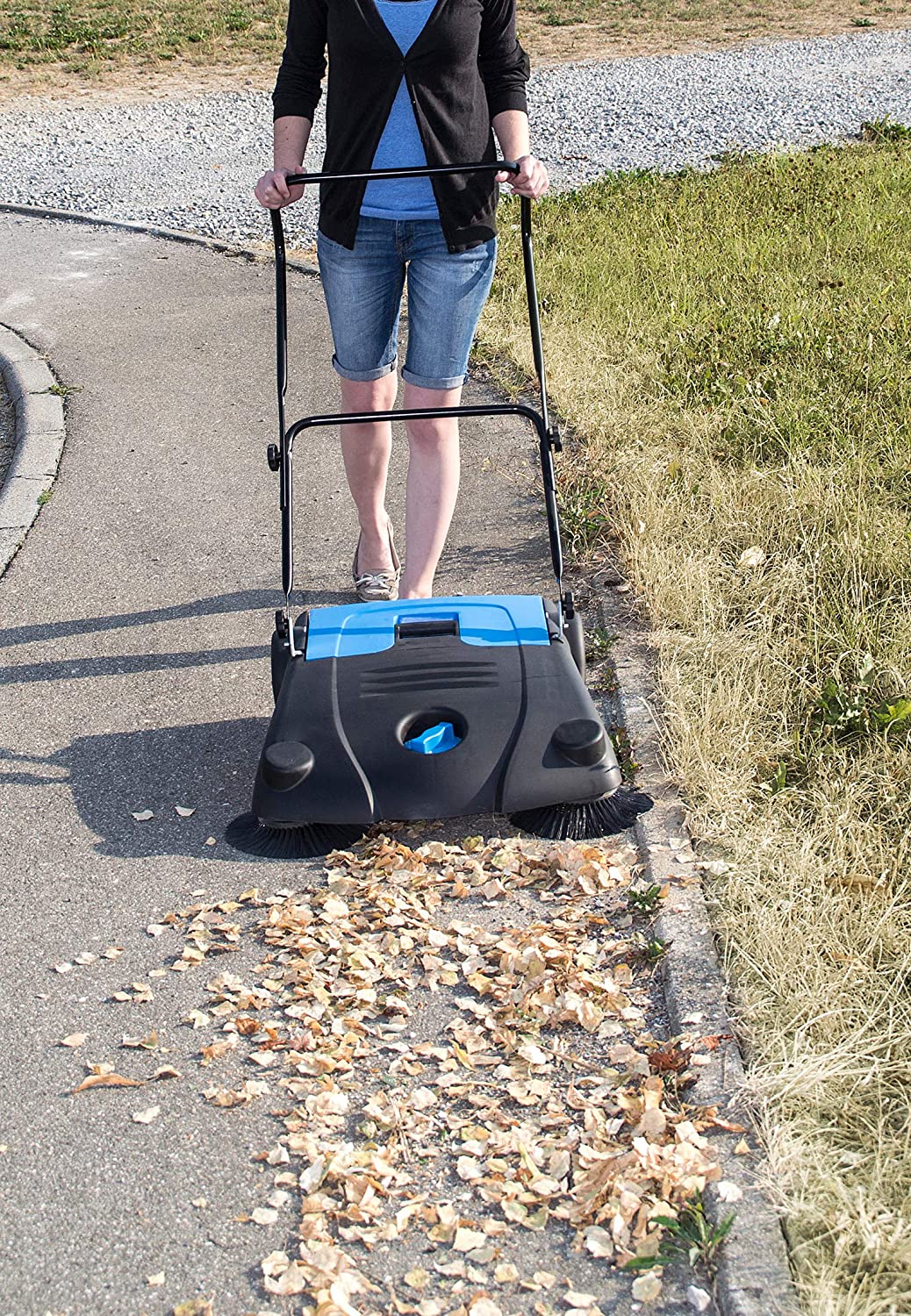 Güde GKM 700 manual sweeper, 700 mm sweeping width, 14 l waste container, 2000 m² surface output/hour, Blue, 60 x 22 cm - Image 4