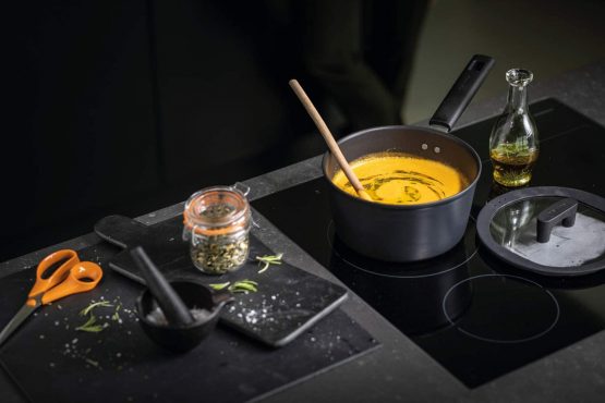 Fiskars 1052235 Saucepan with lid, Capacity: 2.5 litres, Suitable for All Types of hobs, Aluminium/Plastic, Scratch-Resistant, Non-Stick Coating, Hard Face, 2.5 liters - Image 3