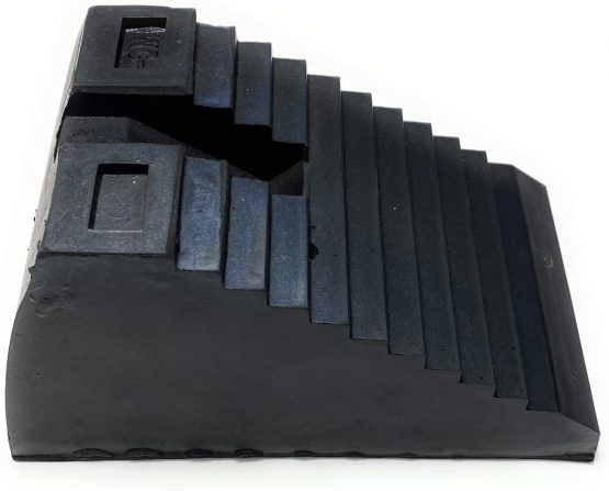 On1shelf Set of 2 Rubber Wheel Chocks Heavy Duty Blocks for Vehicles, Cars, Caravan, Trailer- 1.3KG, 17L x 8W x 9H cm (Medium) - Image 2