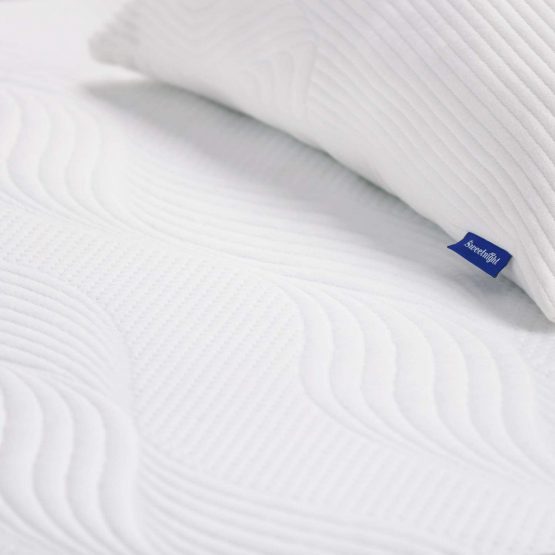 Sweetnight Mattress Protector Double- 100 Percent Waterproof Mattress Protector Double Bed, Quilted Bamboo Mattress Protector Fitted Extra Deep 40 cm Breathable Mattress Cover 135 x 190 cm