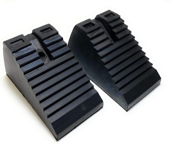 On1shelf Set of 2 Rubber Wheel Chocks Heavy Duty Blocks for Vehicles, Cars, Caravan, Trailer- 1.3KG, 17L x 8W x 9H cm (Medium)