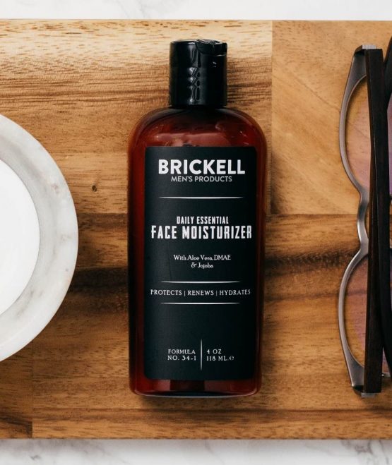 Brickell Men's Daily Essential Face Moisturizer for Men, Natural and Organic Fast-Absorbing Face Lotion with Hyaluronic Acid, Green Tea, and Jojoba, 118 mL, Scented - Image 3