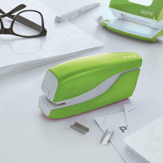 Leitz 55661054 Electric Stapler, 10 Sheet Capacity, Battery Powered, WOW Range, Green - Image 2