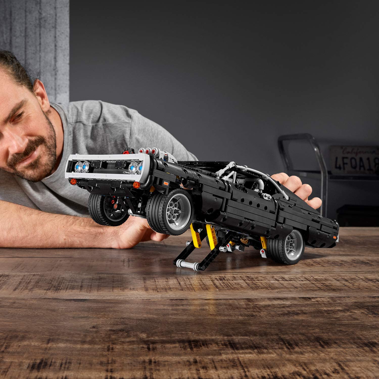 LEGO Technic 42111 La Dodge Charger de Dom, Maquette Voiture de Course a Construire Fast and Furious, Idée Cadeau - Image 4