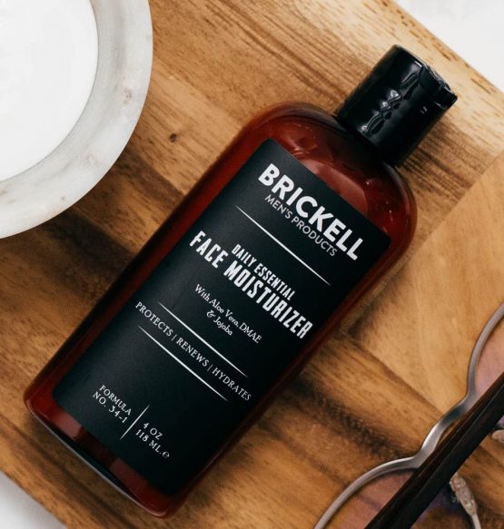 Brickell Men's Daily Essential Face Moisturizer for Men, Natural and Organic Fast-Absorbing Face Lotion with Hyaluronic Acid, Green Tea, and Jojoba, 118 mL, Scented - Image 4