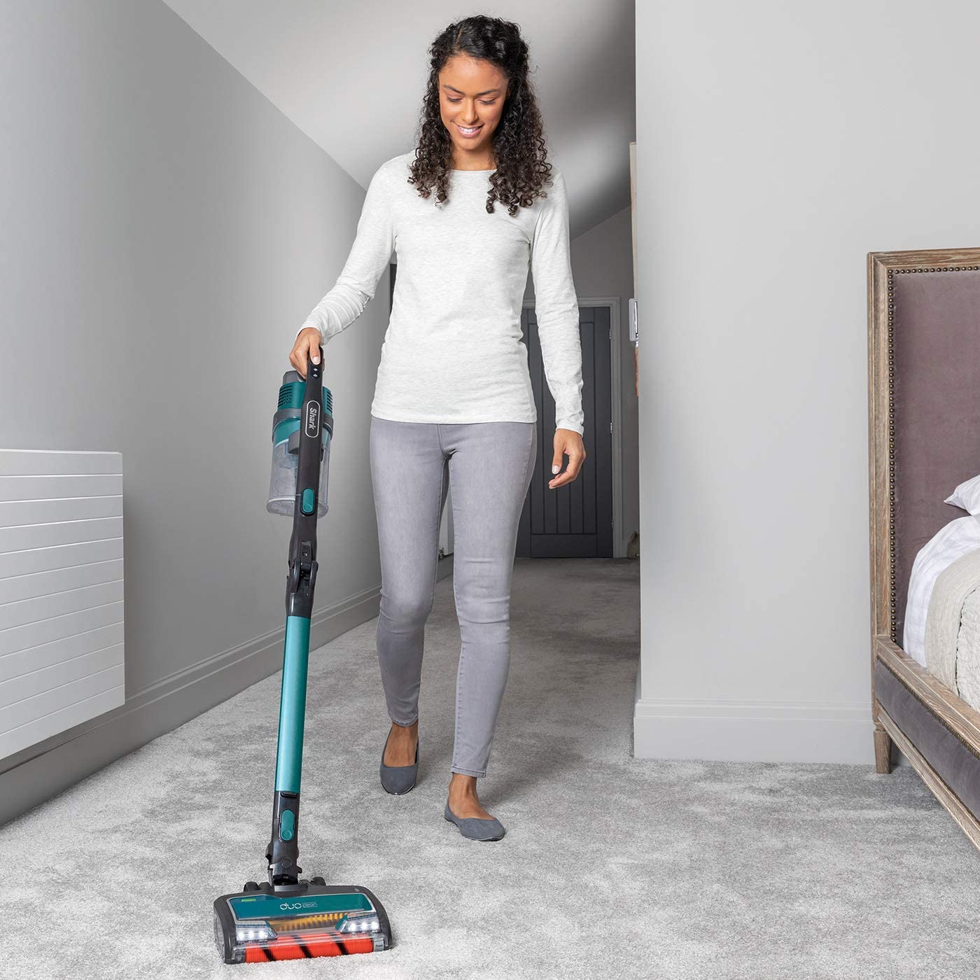 Shark Cordless Stick Vacuum Cleaner with Anti Hair Wrap, 40 Minute Run time, Flexible DuoClean Vacuum Cleaner with LED Lights - Image 3