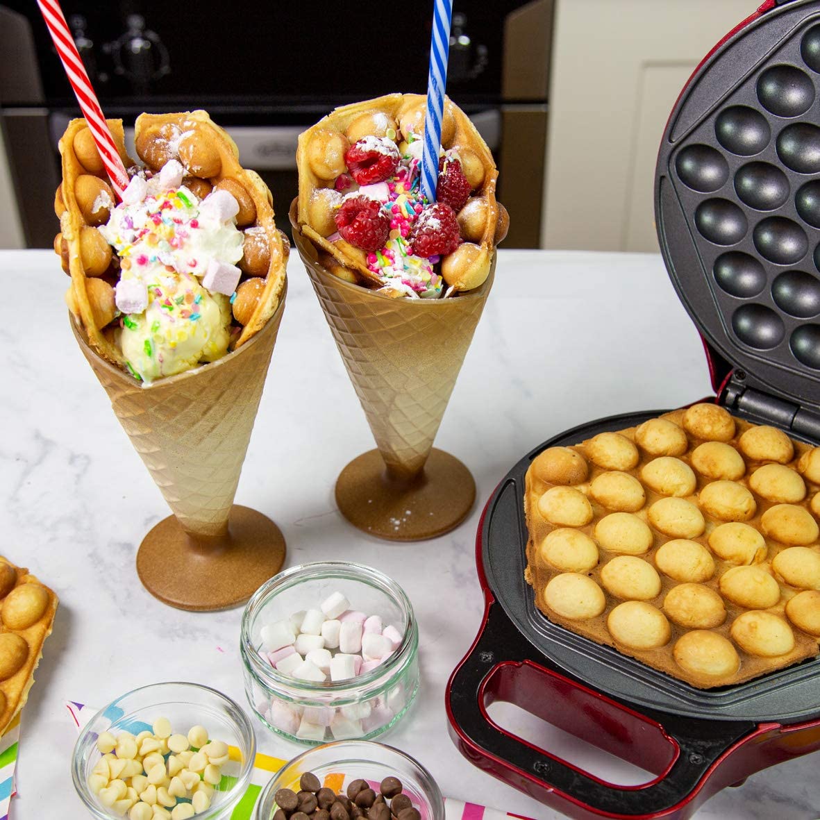 Global Gizmos 35539 Bubble Waffle Maker / 700W / Unique Thermostatic