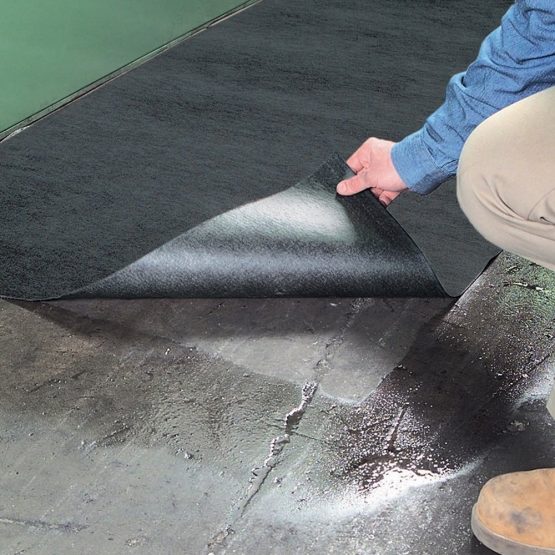 New Pig MAT223 PIG TRAFFIC MAT Poly, Back Rug, 49 L Absorbency, 30 m Length x 91 cm Width, 1 Roll/Bag, Black - Image 2