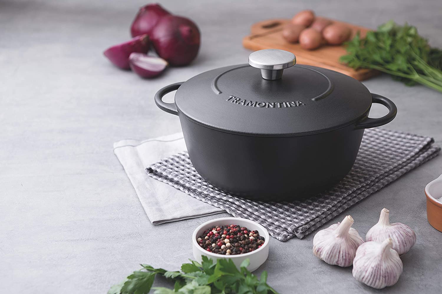 Tramontina Black Enamelled Cast Iron Casserole Dish, 24 cm - 4 l - Image 2