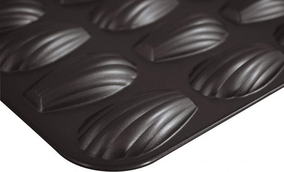 Gobel 395 x 200 mm Non-Stick 12-Hole Madeleine Tin, Brown - Image 4