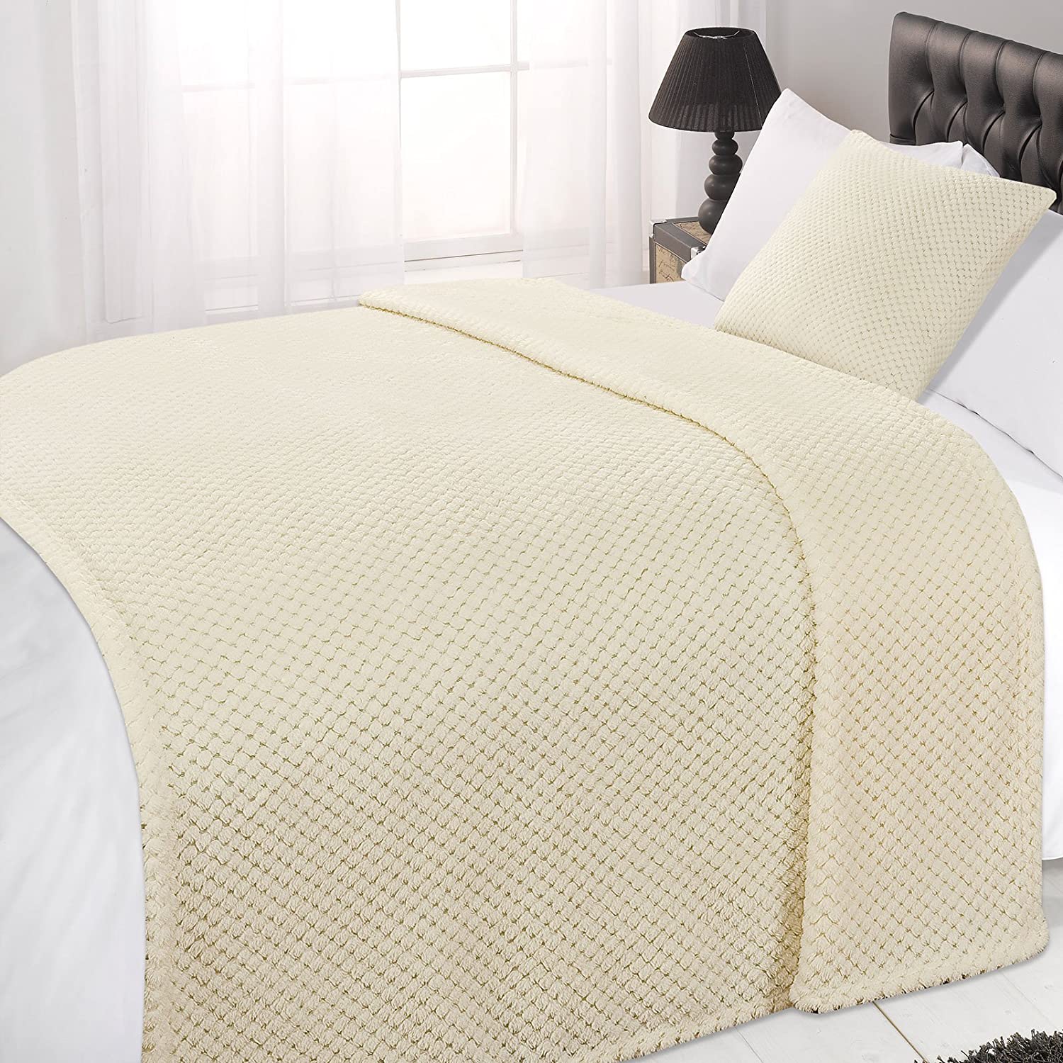 Dreamscene Throws for Sofas Cream Blanket Soft Cosy Warm Honeycomb Waffle Mink Fleece Blanket for Bed Settee Faux Fur Throw Lightweight Fluffy Single Bed Throw