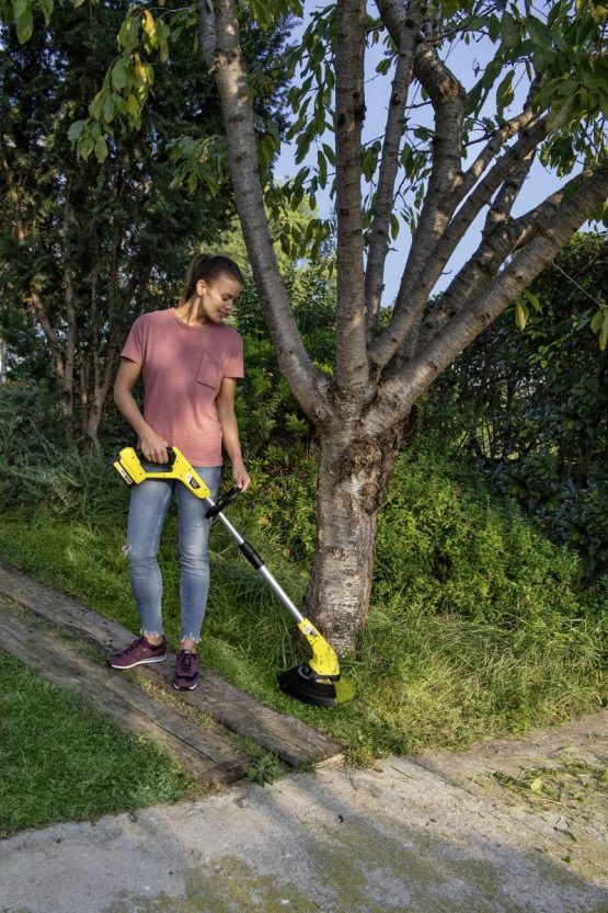 Kärcher 18V Battery-Powered Grass Trimmer LTR 18-30, Cutting Speed: 7800 rpm, Cutting Diameter: 30 cm, Thread Diameter: 1.6 mm, Can be Used with the Kärcher 18V Battery, Battery not Included - Image 3
