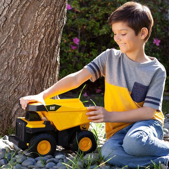 CatToysOfficial 82353 Caterpillar Steel Dump Truck, Yellow - Image 4